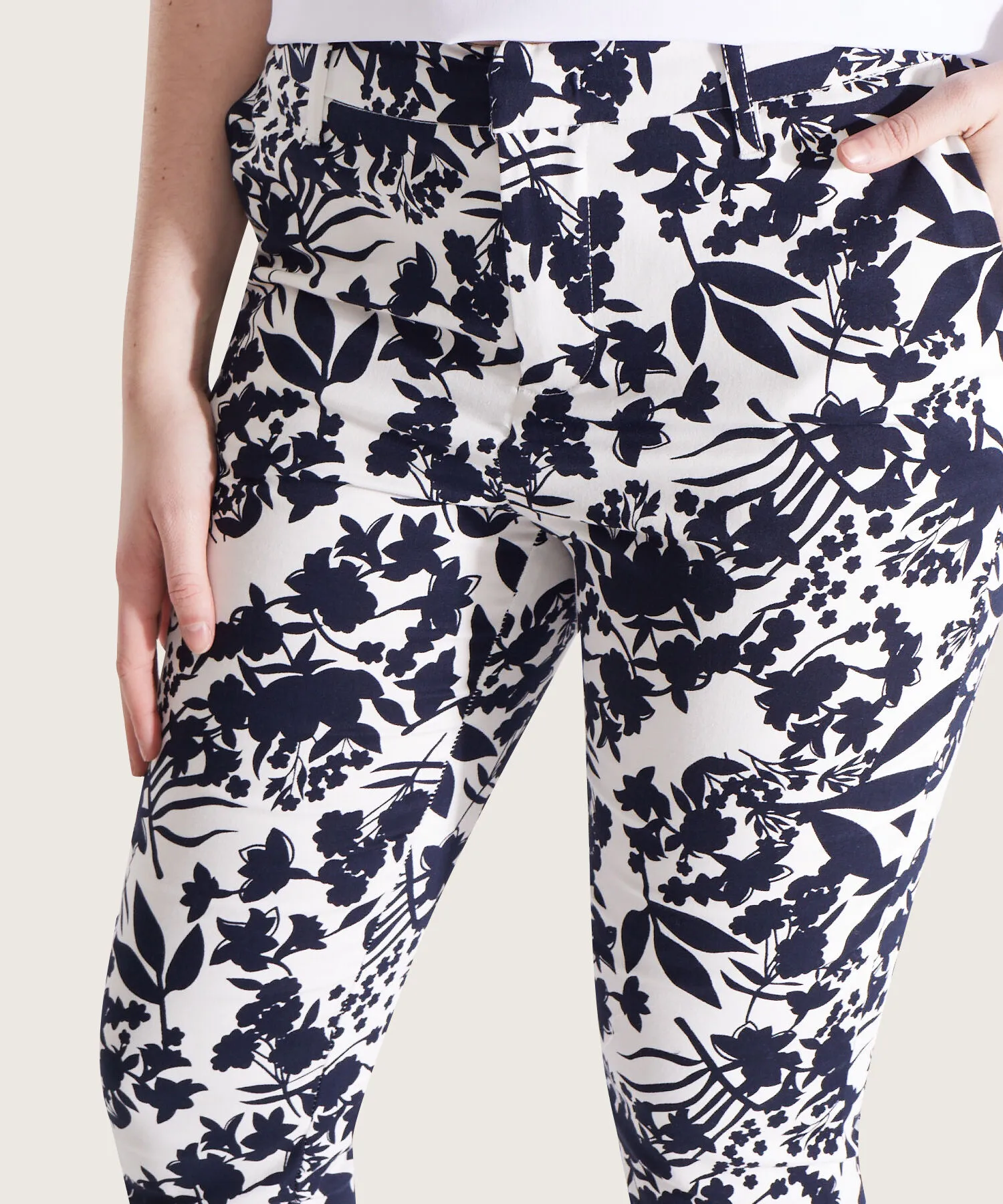 PANTAL&OACUTE;N CAPRI CON BOLSILLOS LATERALES