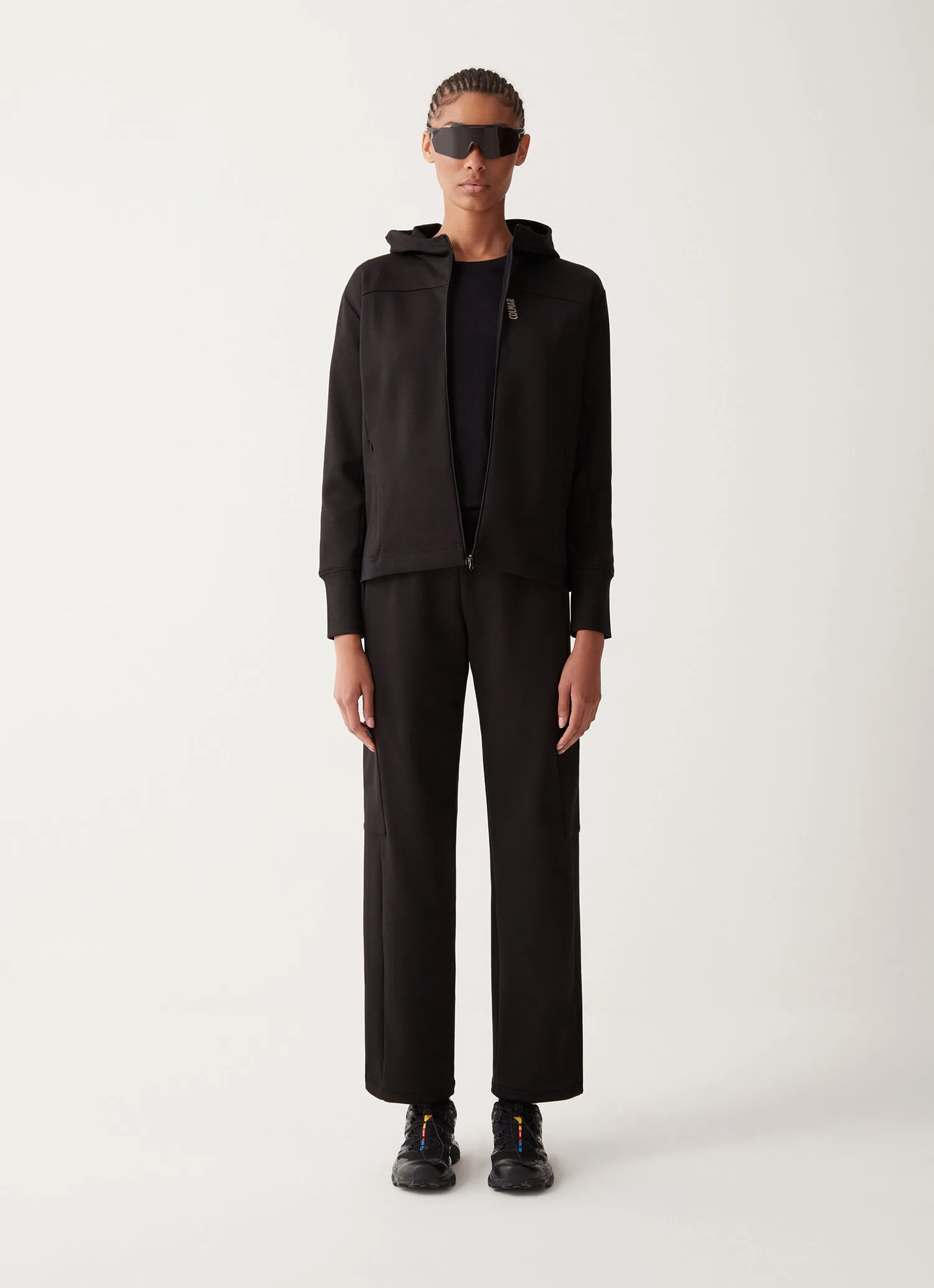 Pantalón elástico con bolsillos laterales