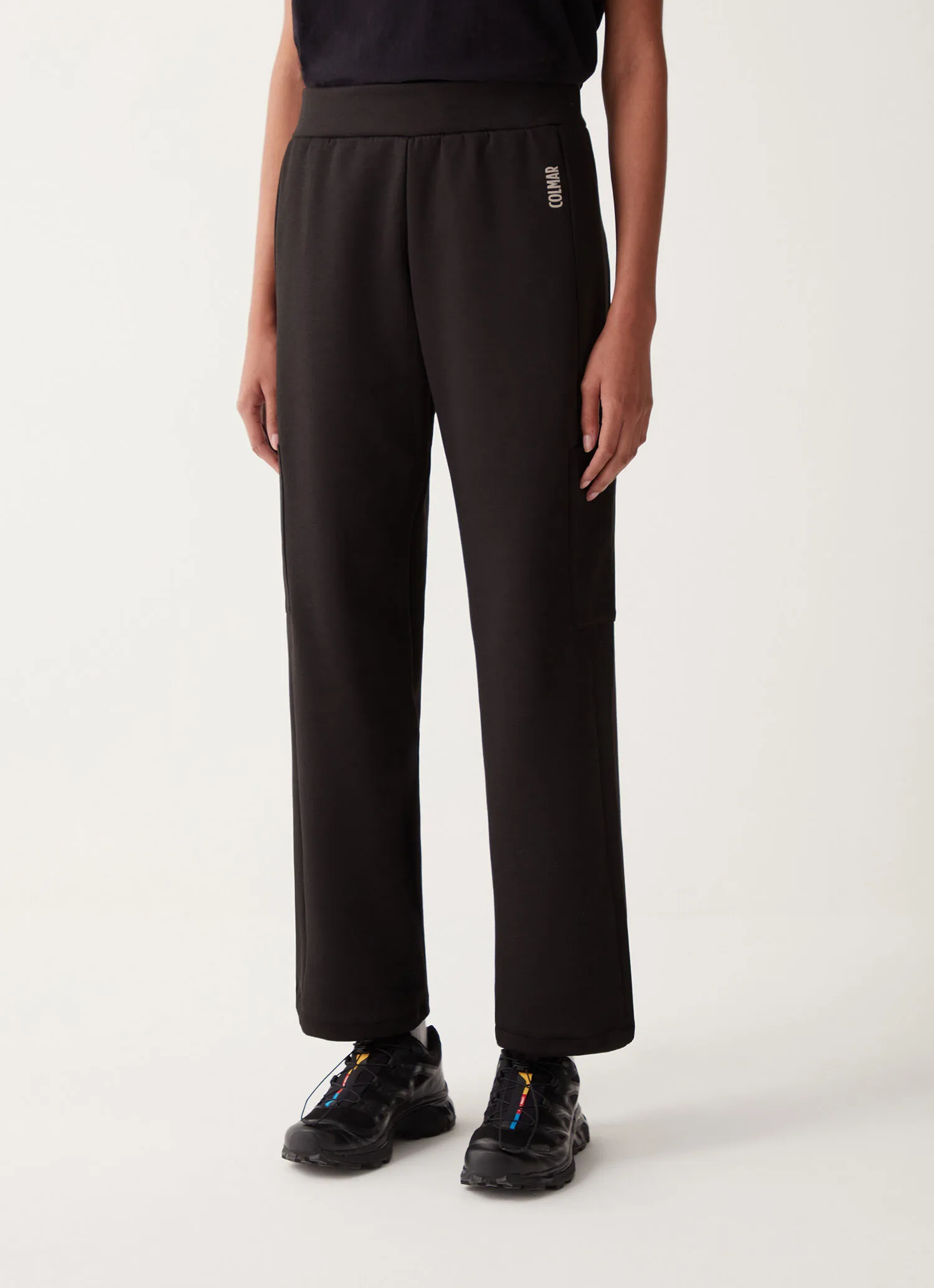 Pantalón elástico con bolsillos laterales