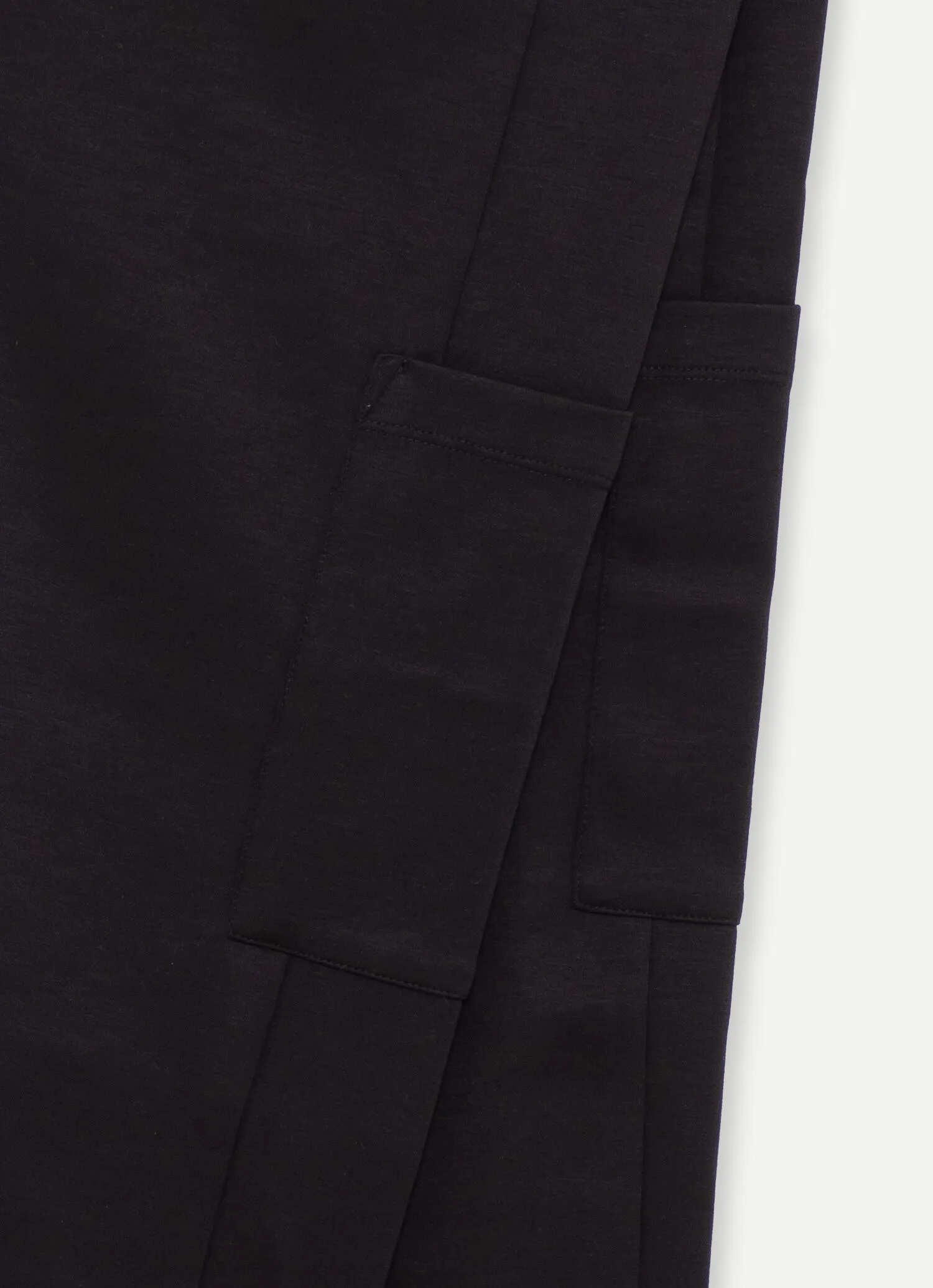 Pantalón elástico con bolsillos laterales