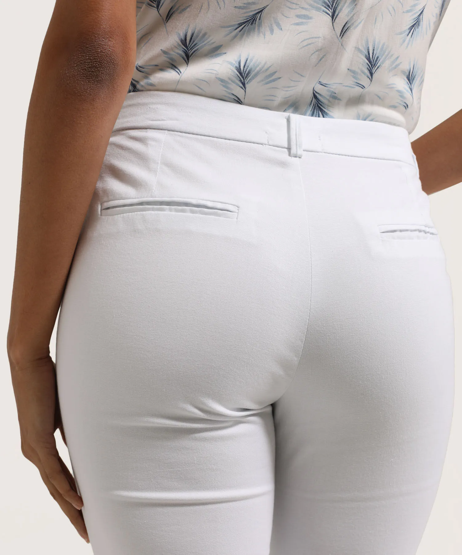 PANTALON CAPRI BOLSILLOS DIAGONALES UNICOLOR