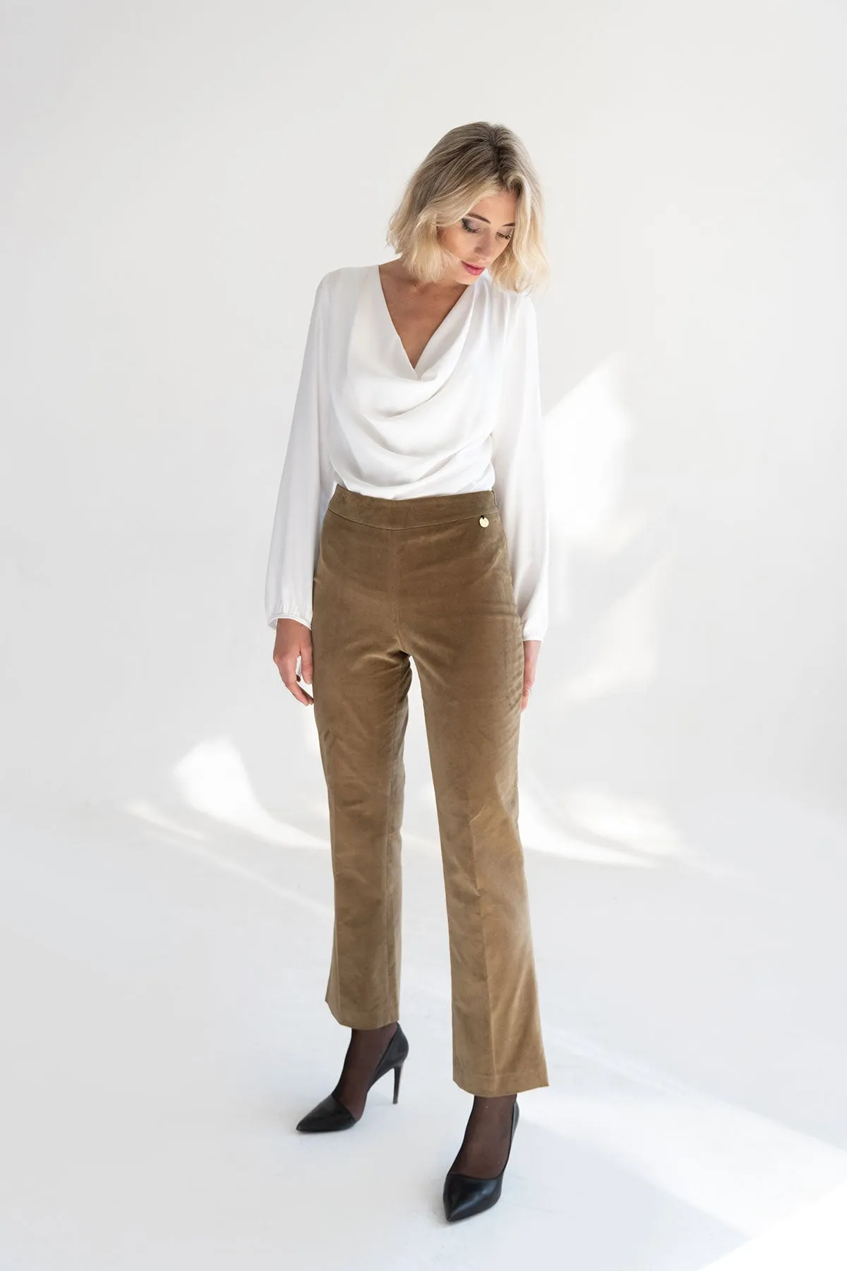 Pantalones Flaire con canesú tostado