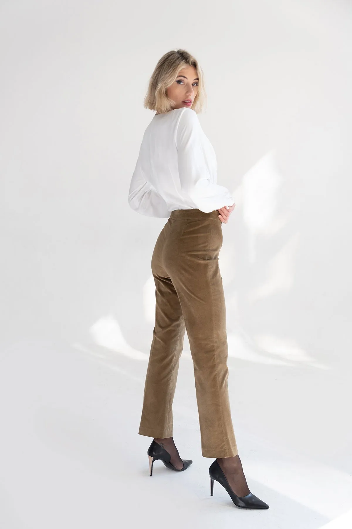 Pantalones Flaire con canesú tostado