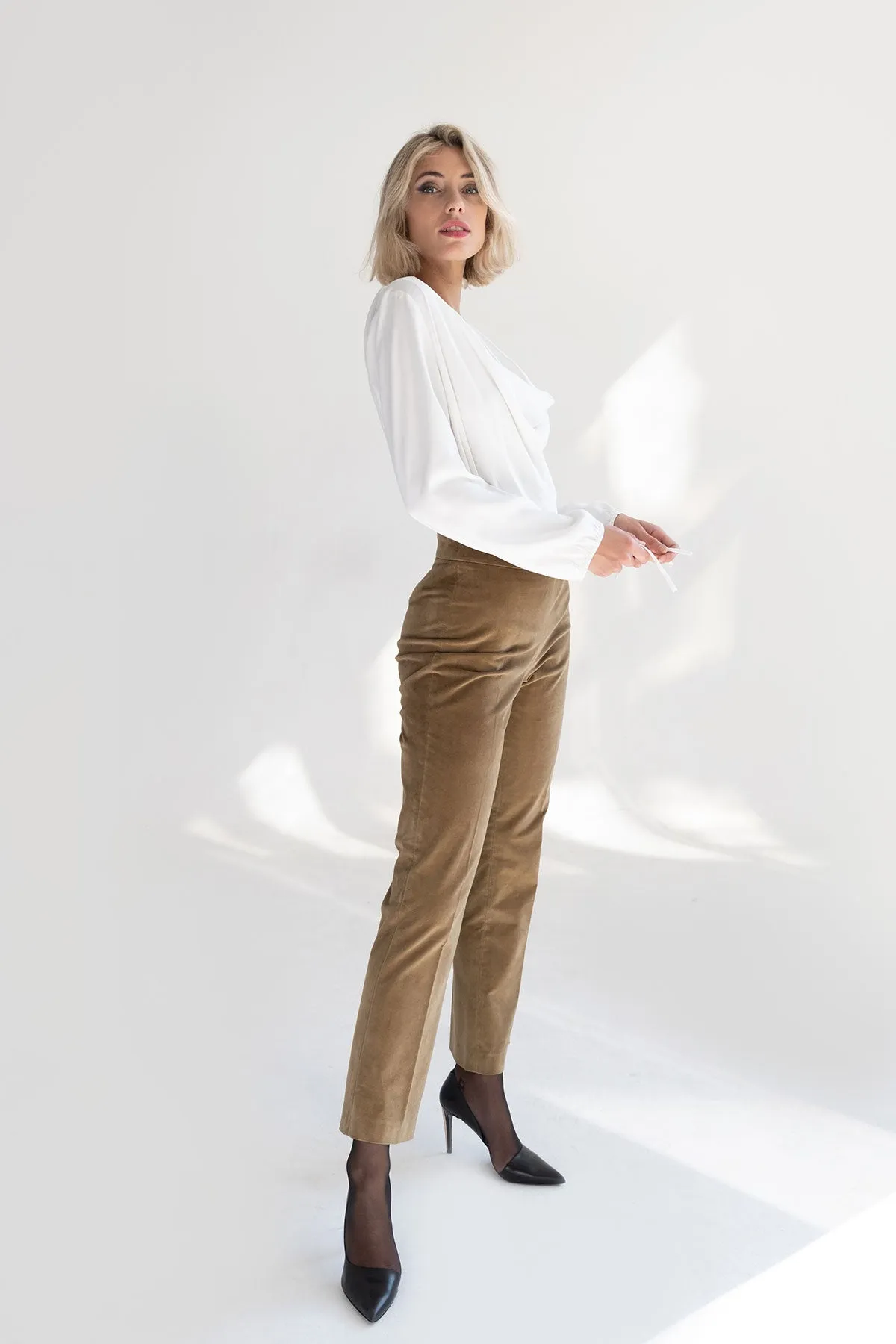 Pantalones Flaire con canesú tostado