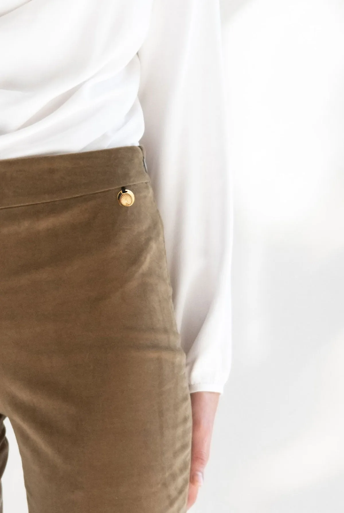 Pantalones Flaire con canesú tostado