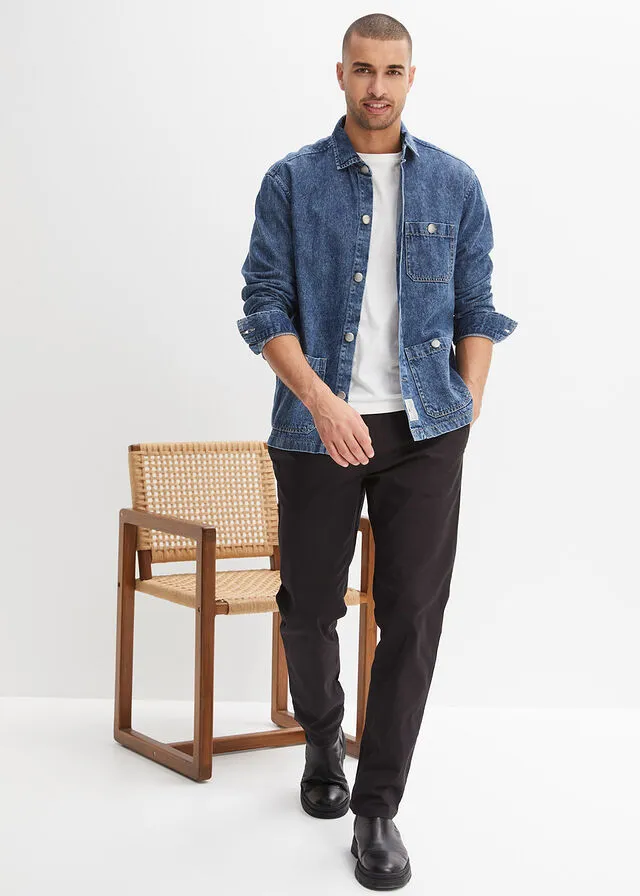 Pantalón chino elástico de corte regular, largo acortado y estilo tapered Negro