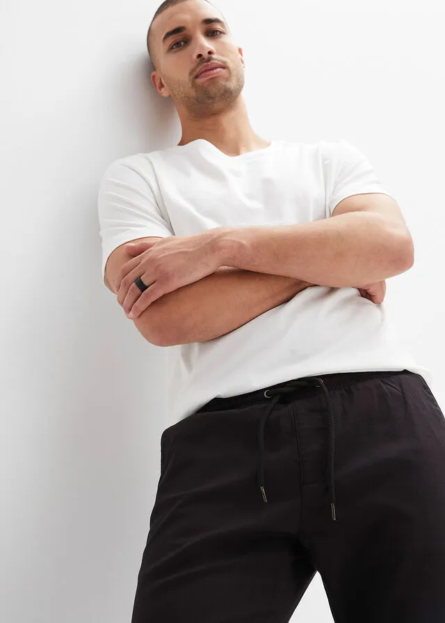 Pantalón chino elástico de corte regular, largo acortado y estilo tapered Negro