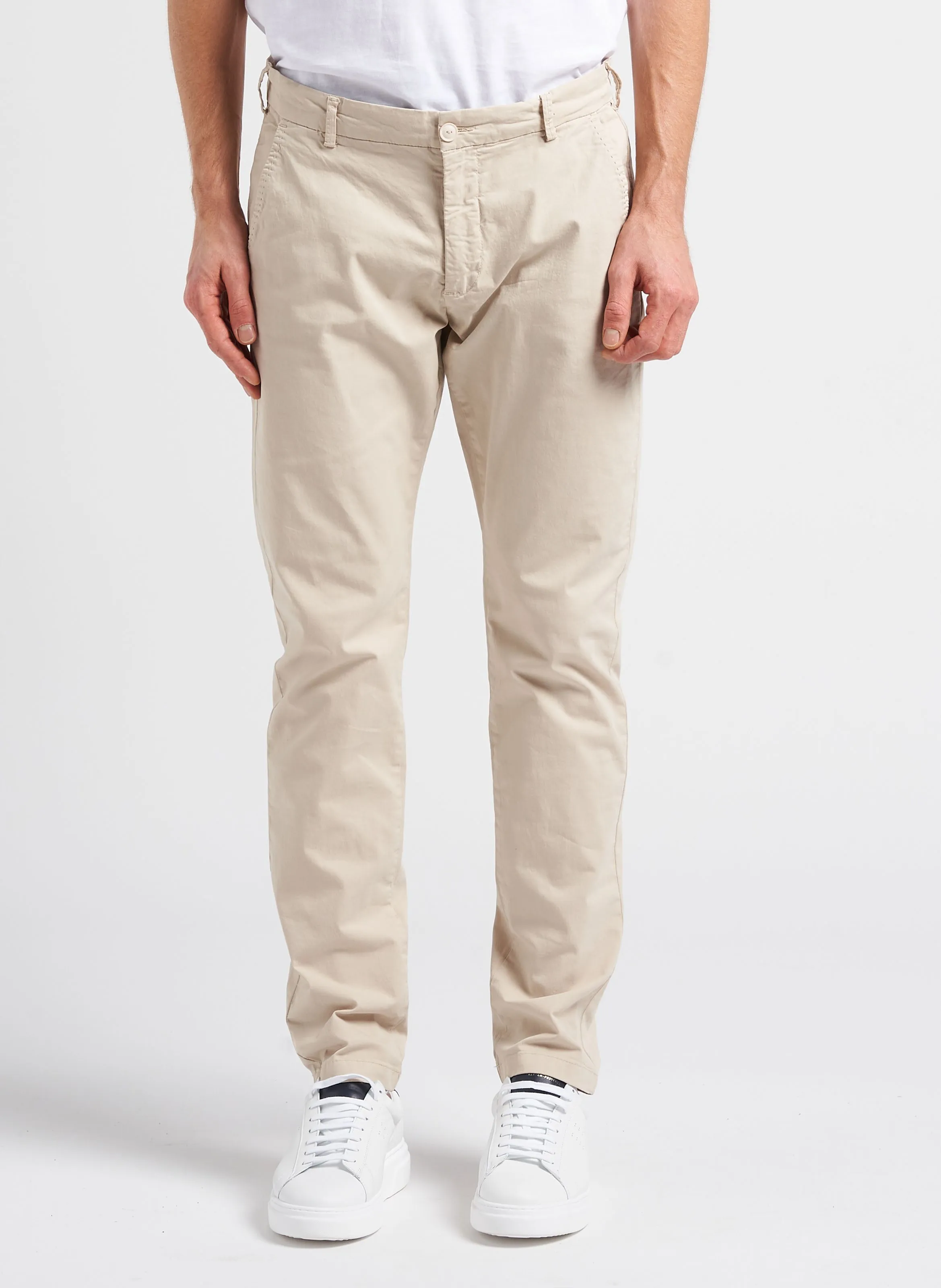 Pantalón chino regular fit de algodón elástico en beige