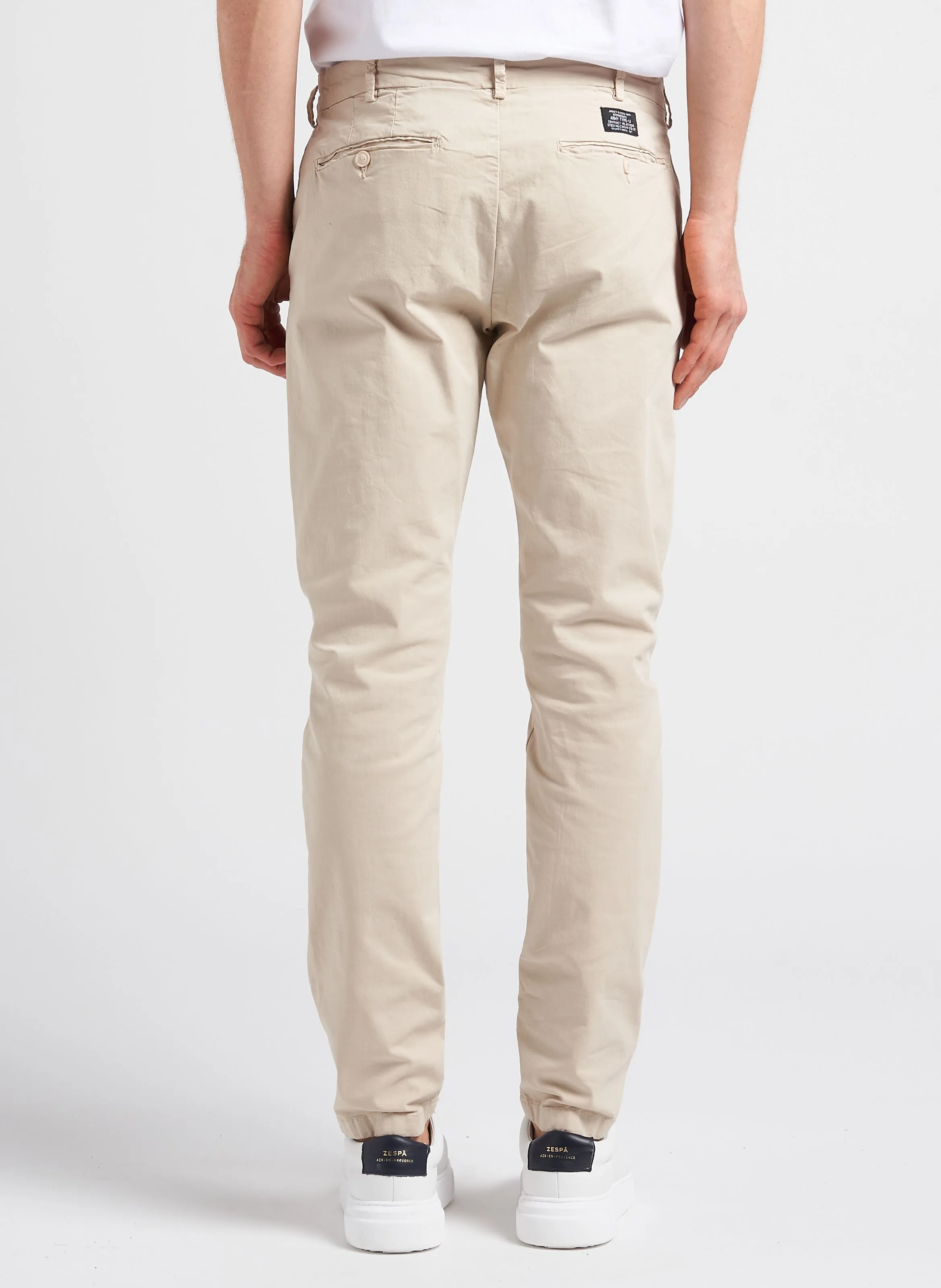 Pantalón chino regular fit de algodón elástico en beige