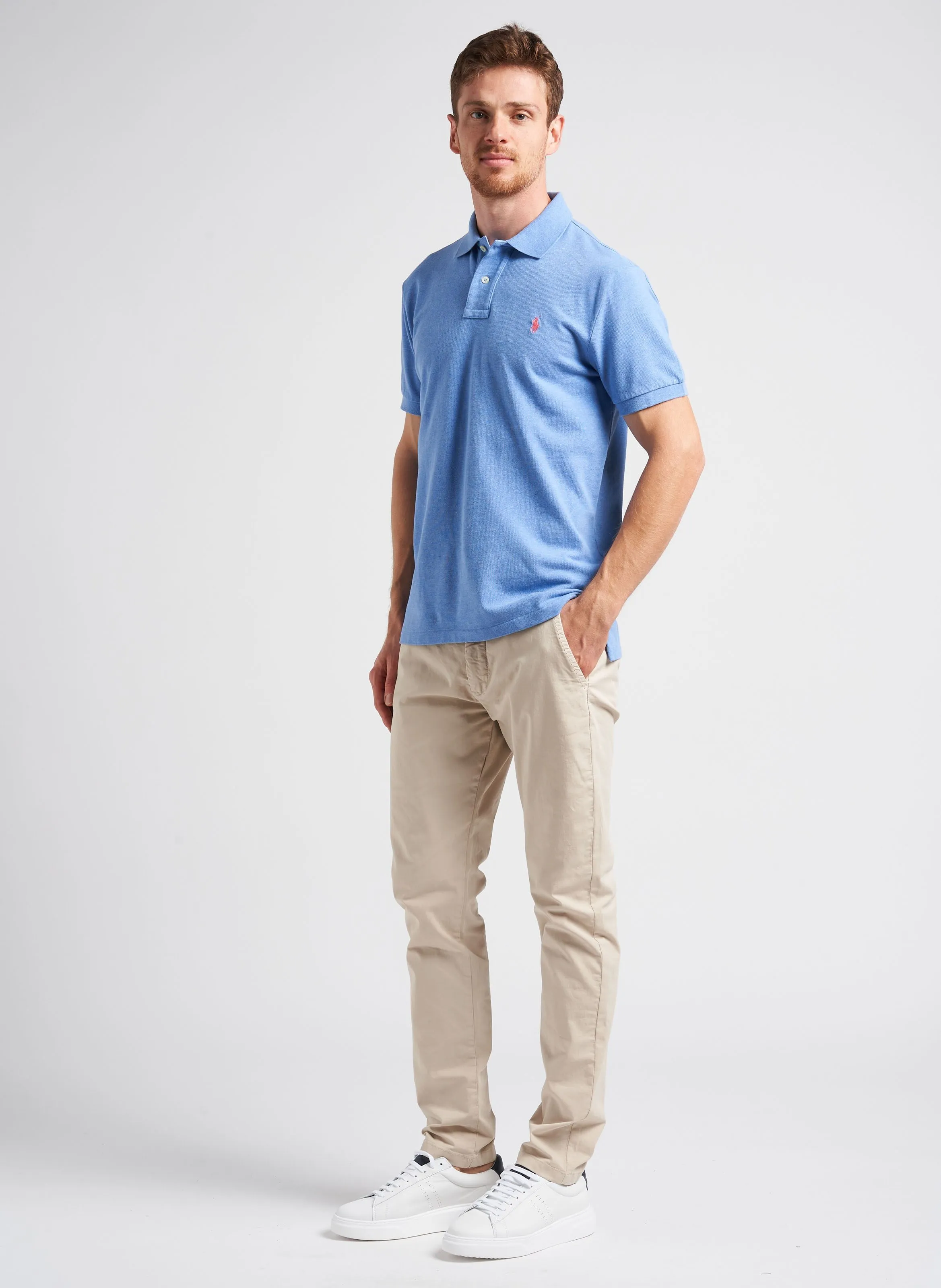 Pantalón chino regular fit de algodón elástico en beige