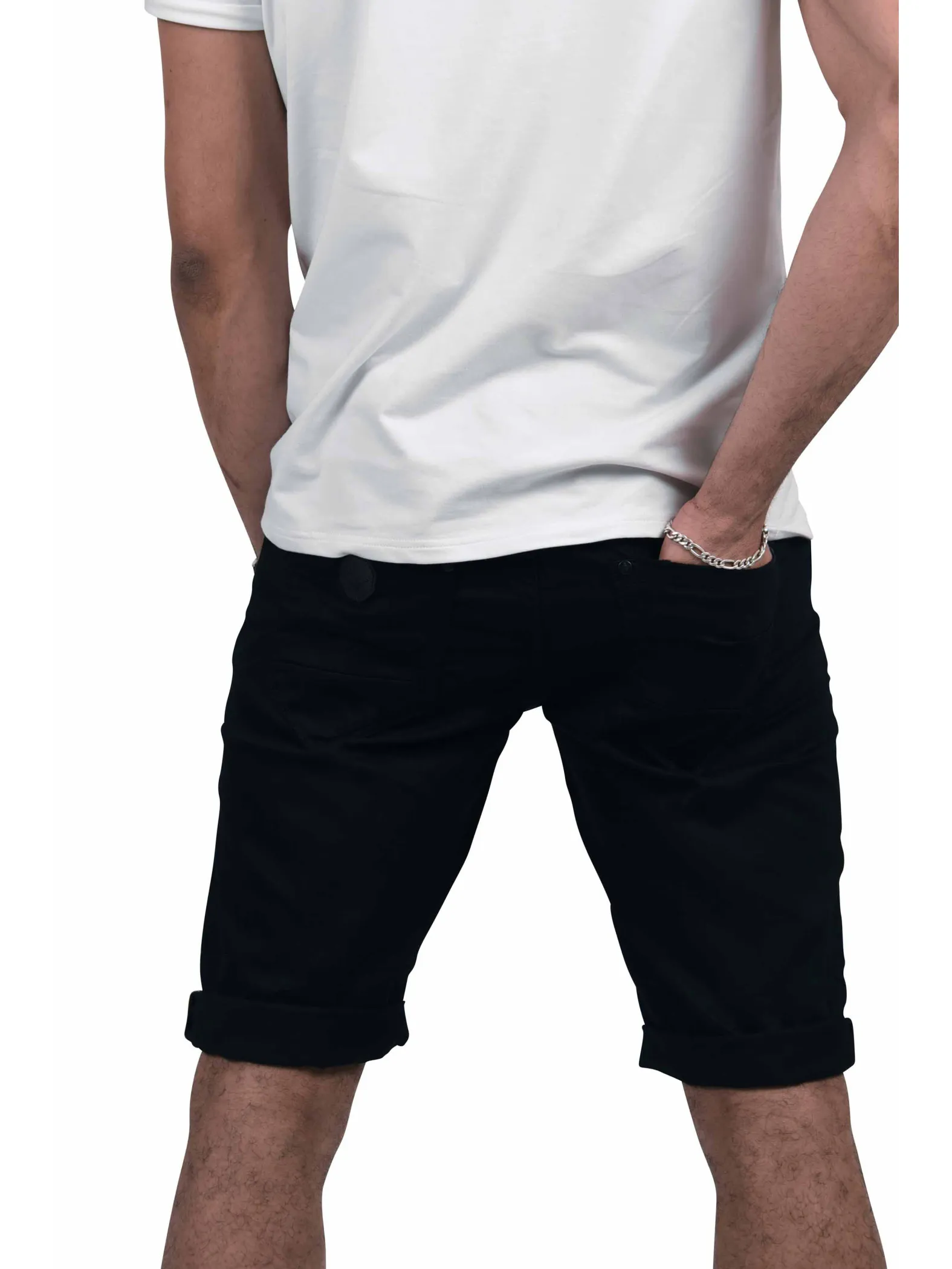 Pantalón corto con cinturón beige incluido