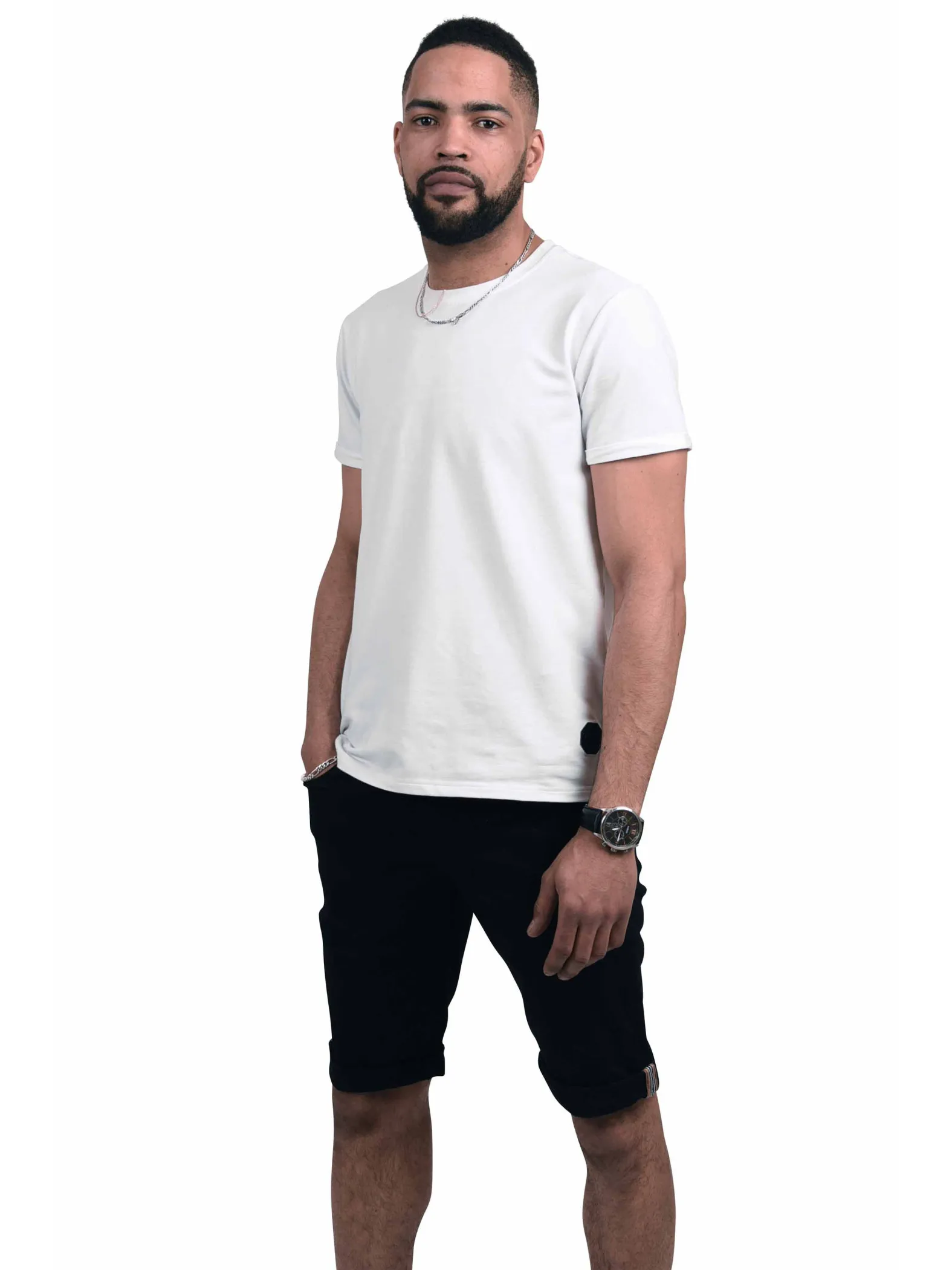 Pantalón corto con cinturón beige incluido