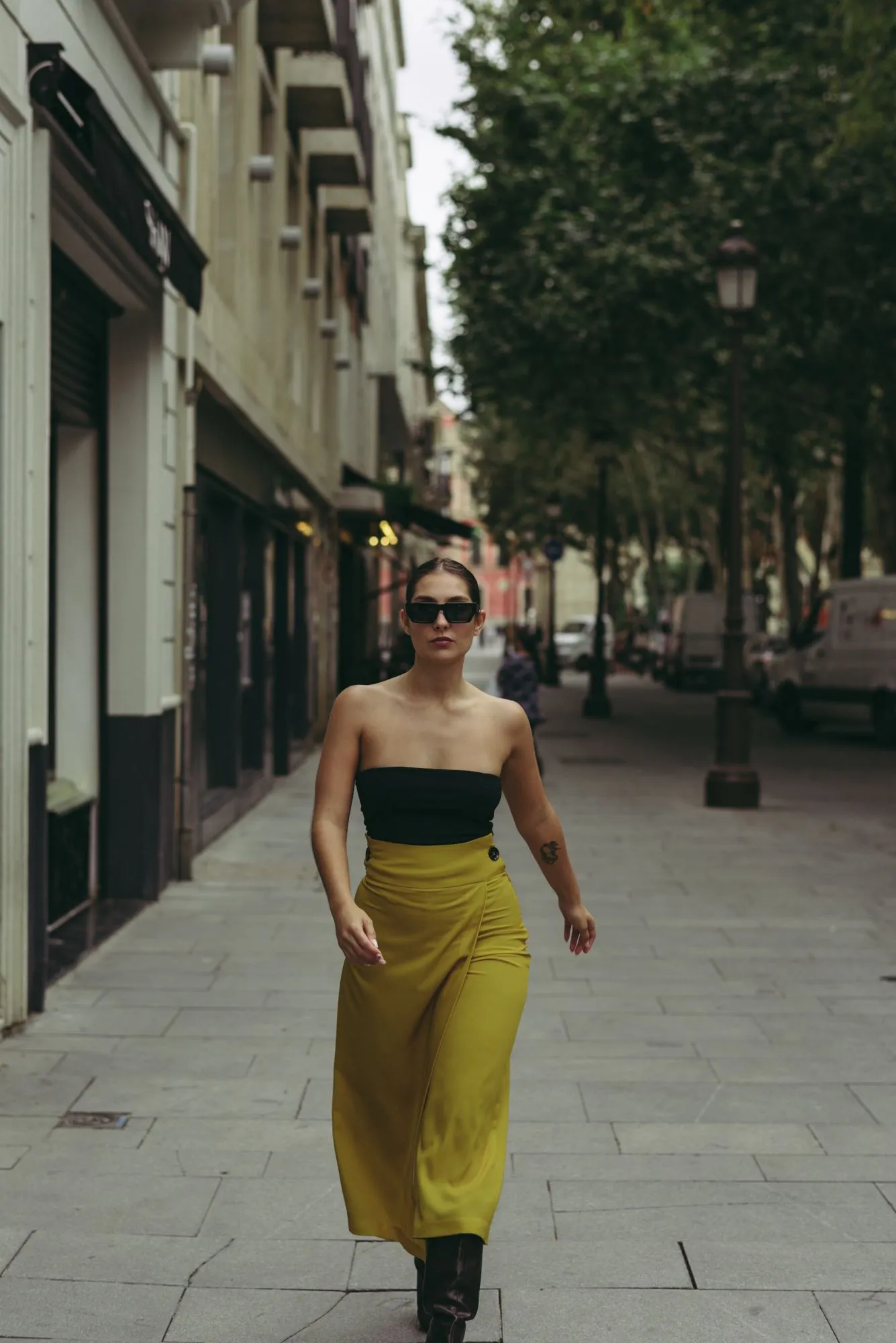 Pantalón culotte con sobrefalda mujer