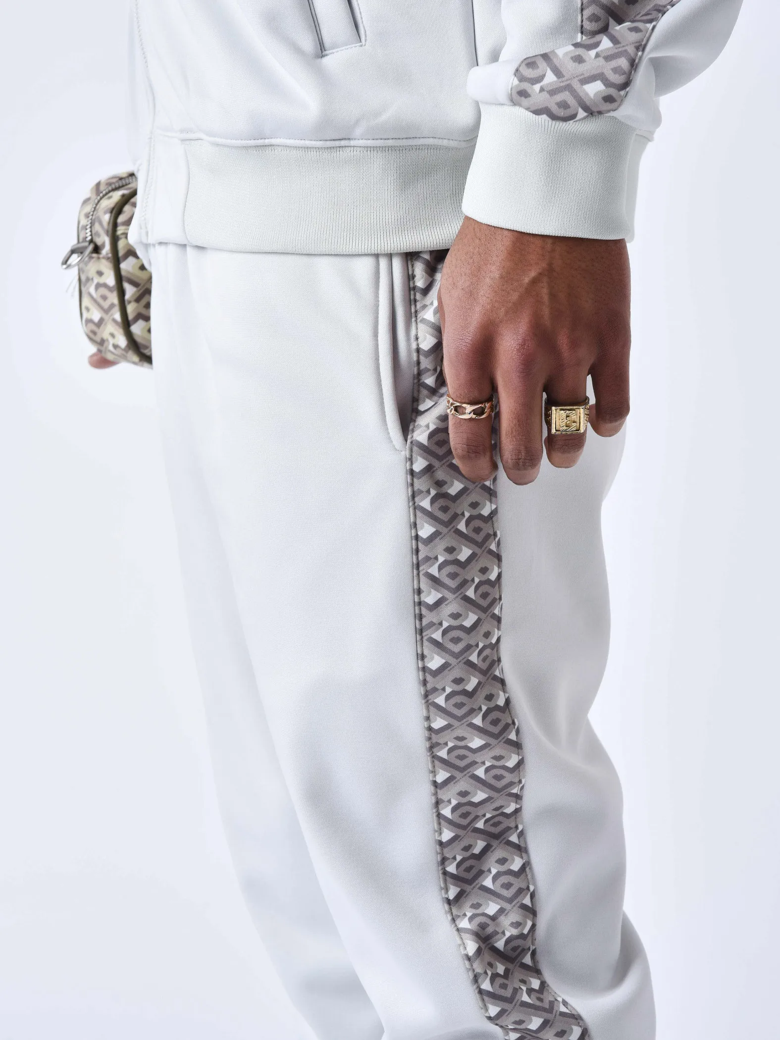 Pantalón de chándal con banda estampada