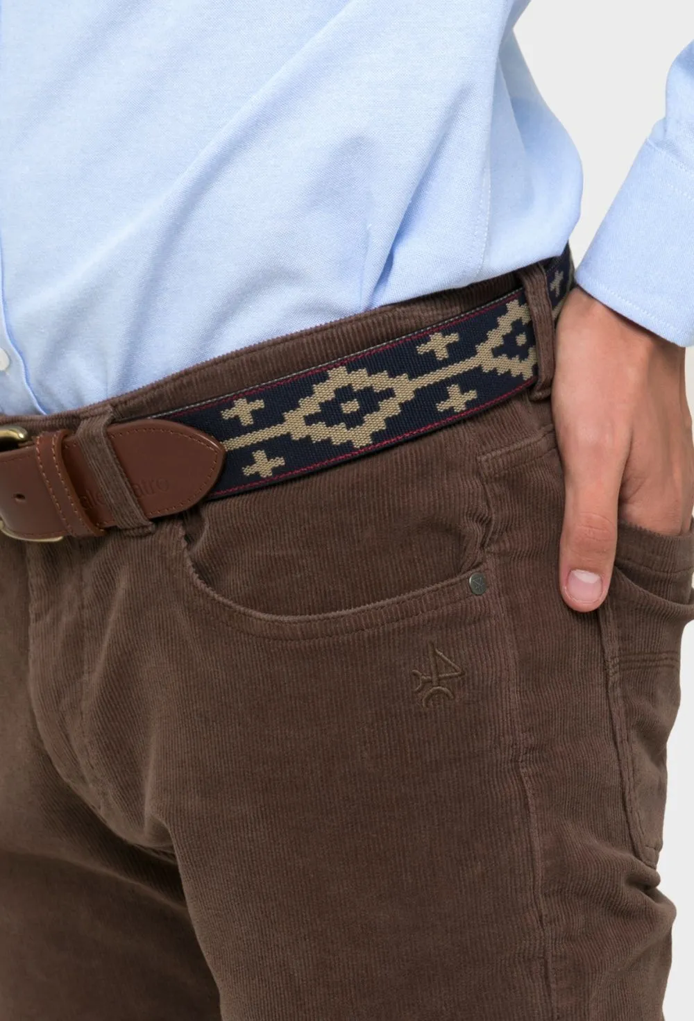 Pantalón estilo pana tailored fit marrón chocolate