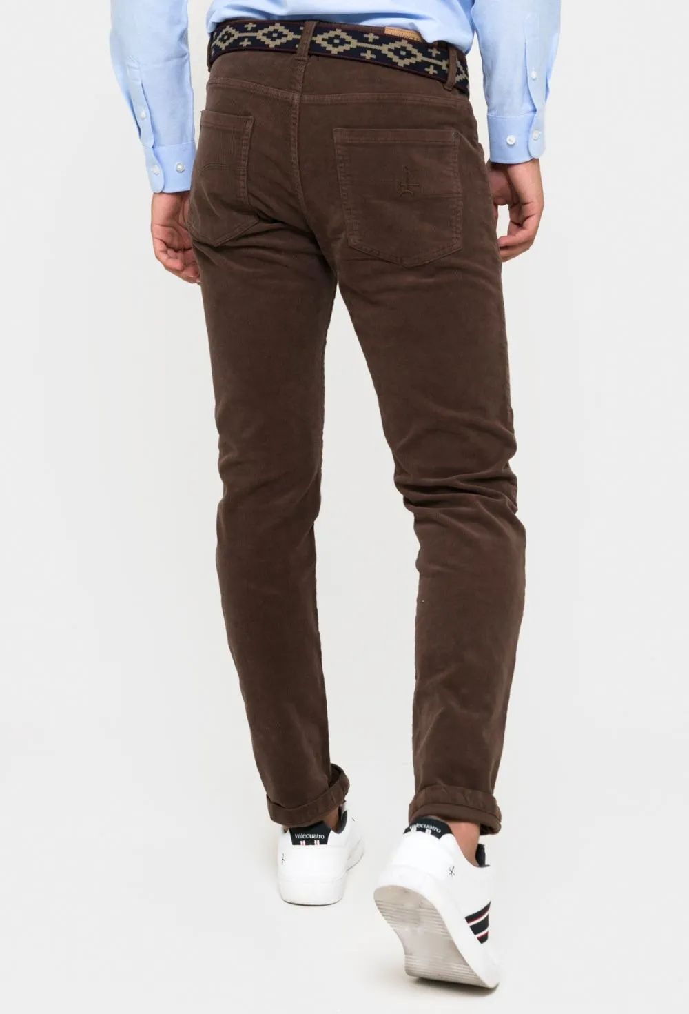 Pantalón estilo pana tailored fit marrón chocolate