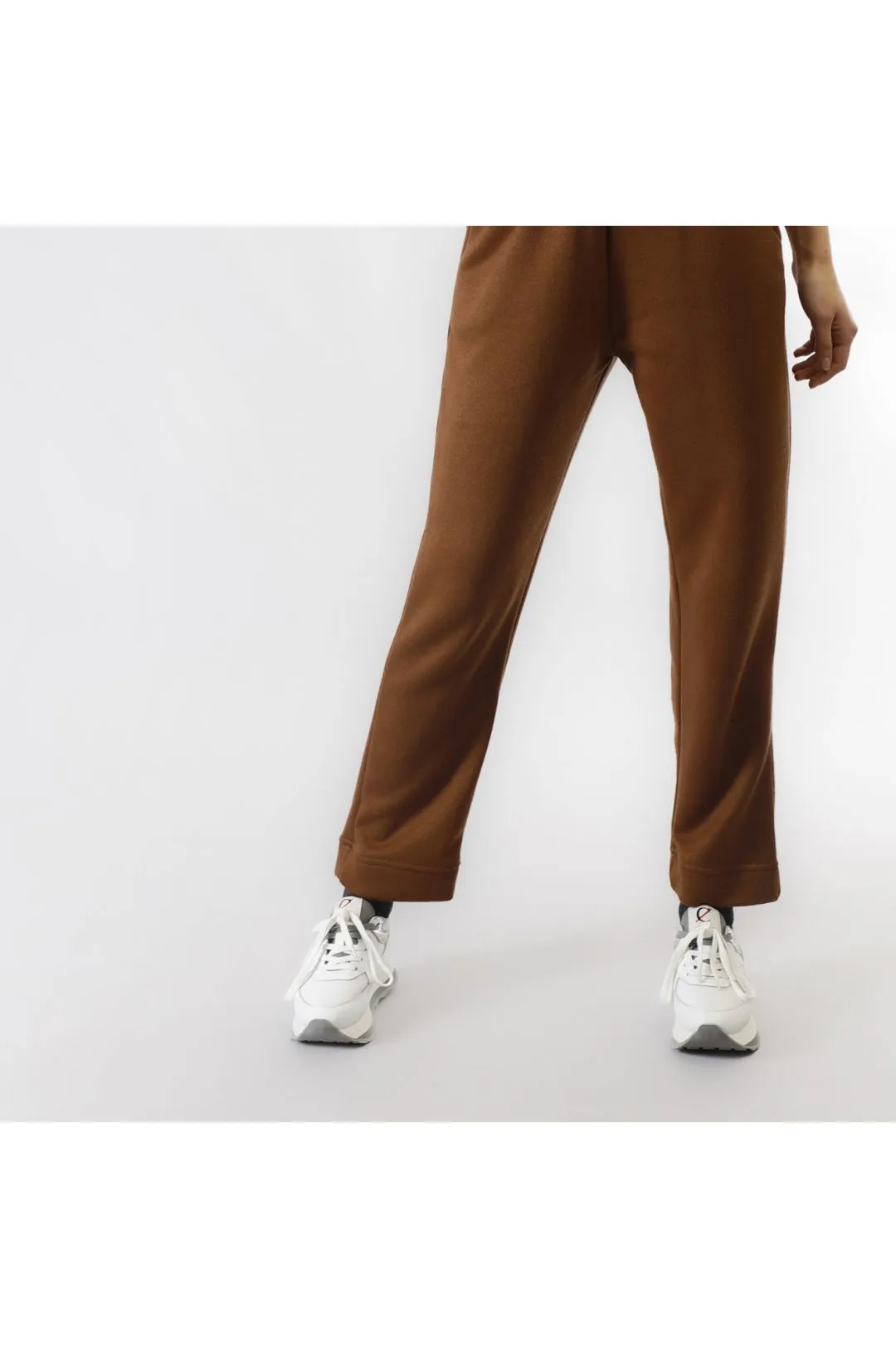 pantalón jogger cálido caramel