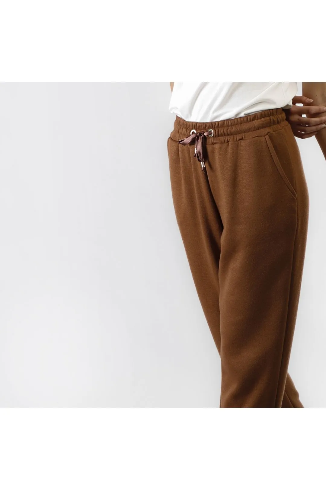 pantalón jogger cálido caramel