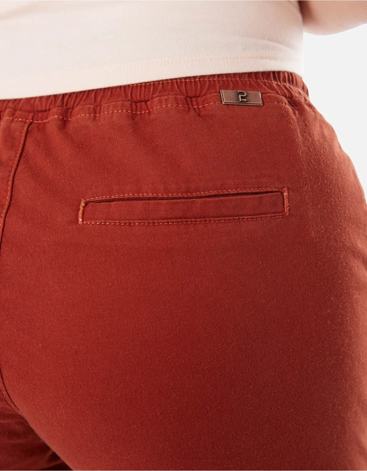 Pantalón jogger rojo tiro alto mm