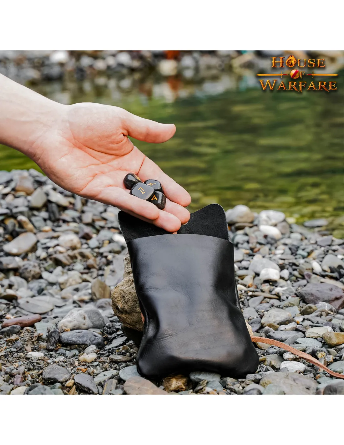 Piedras rúnicas celtas con bolsa en cuero