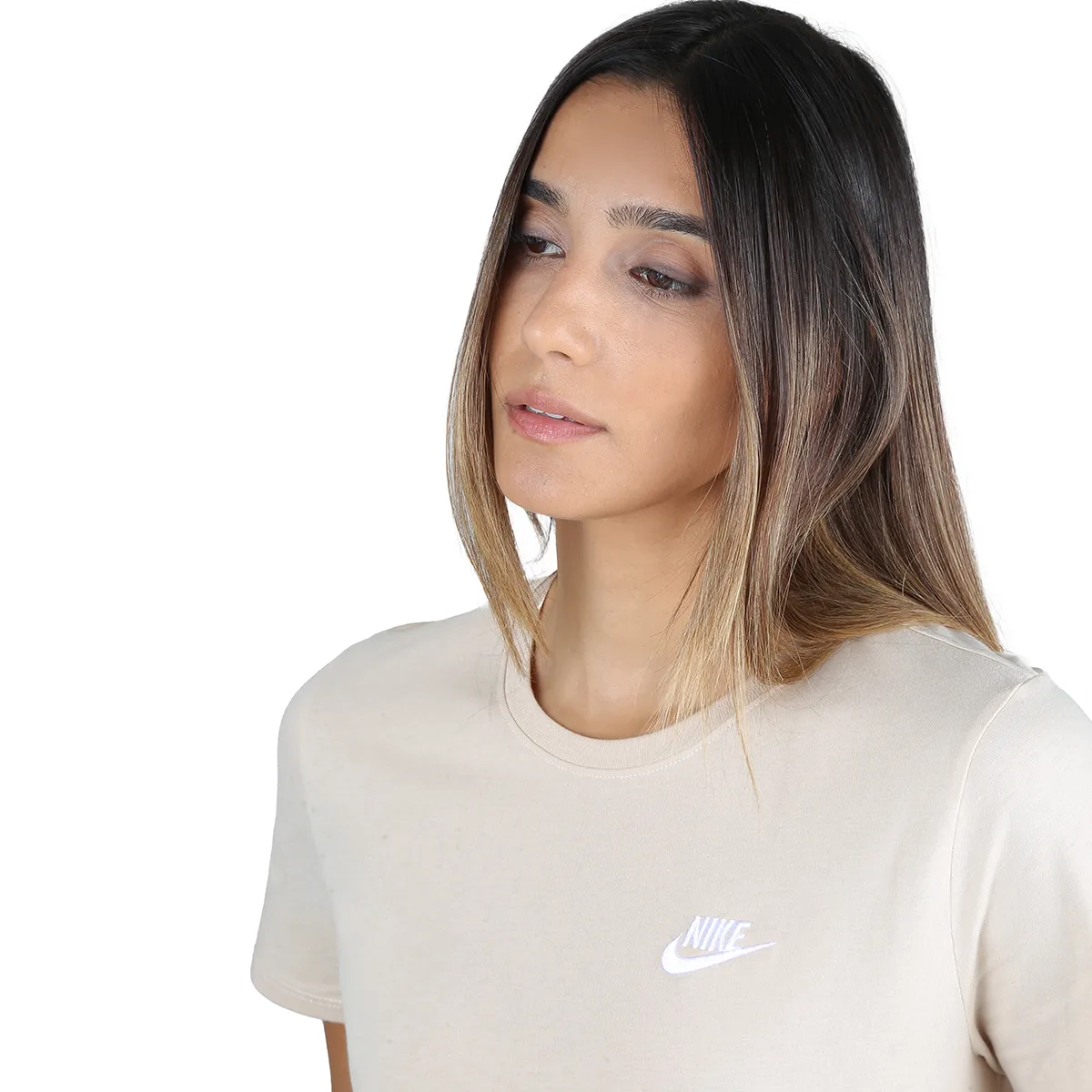 Remera Nike Club Essentials Mujer