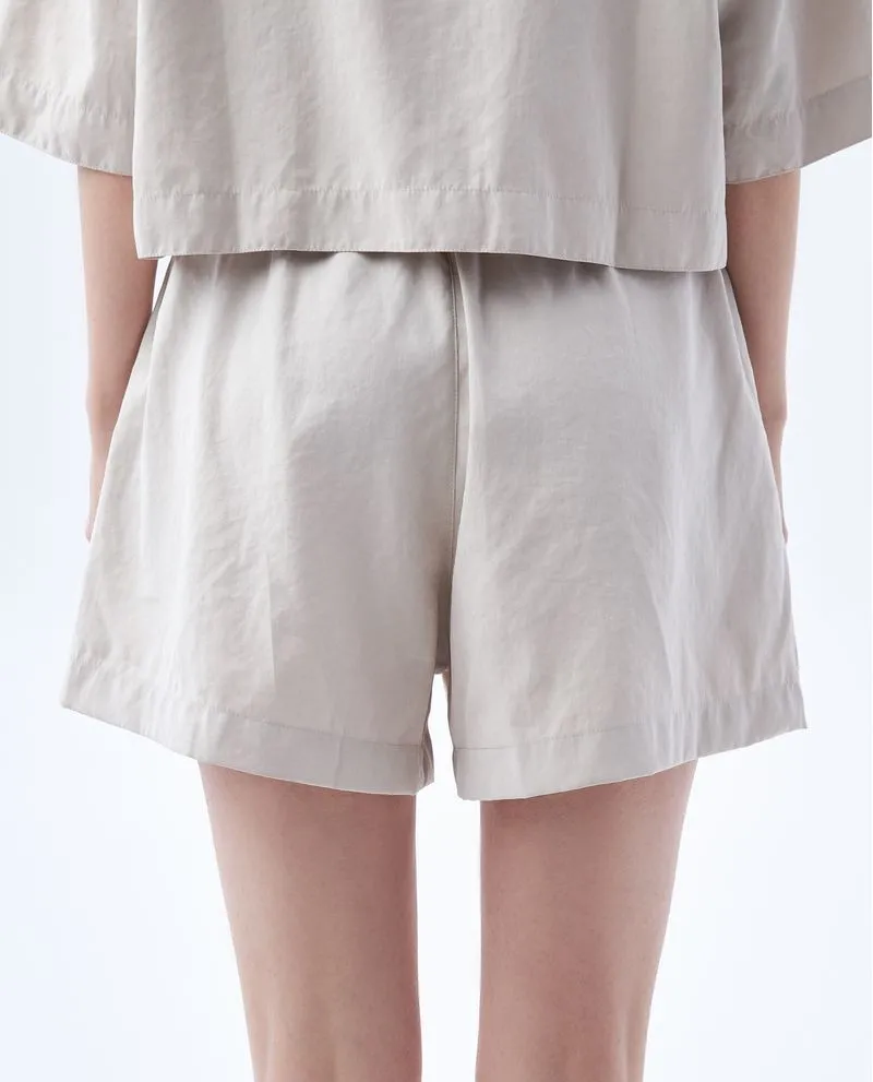 Short con bolsillos laterales para mujer
