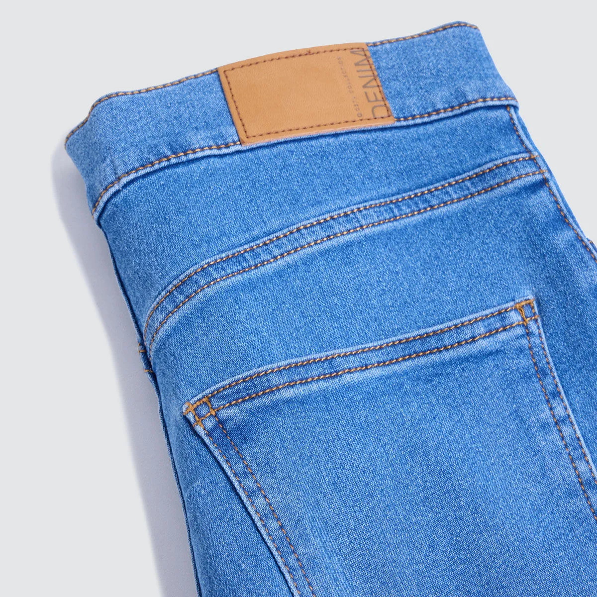 Short En Denim Tono Medio
