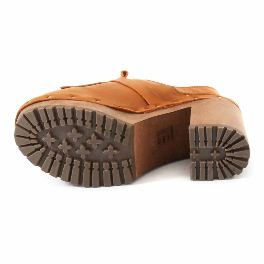 Socas XUZ Camel Fechadas com Aplicacoes e Tacao Medio 40758