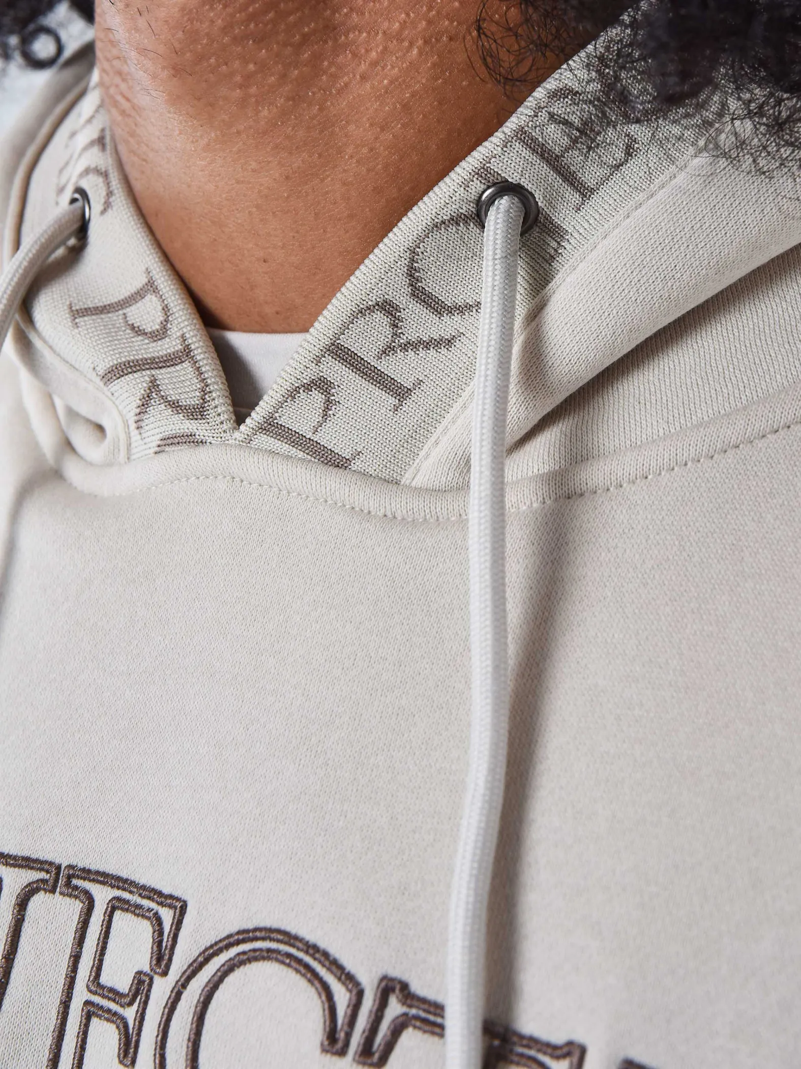 Sudadera con capucha bordada Contour