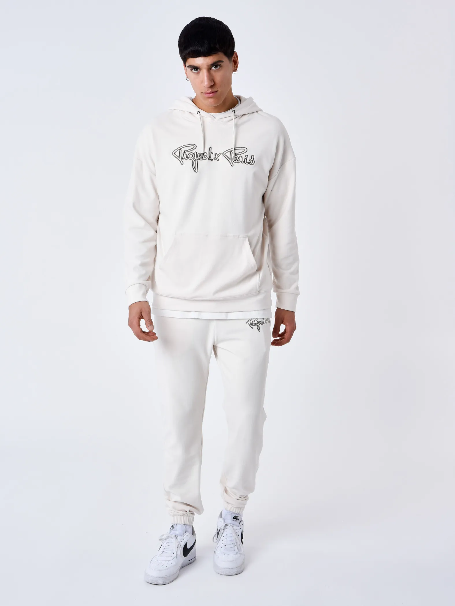 Sudadera con capucha y logo bordado
