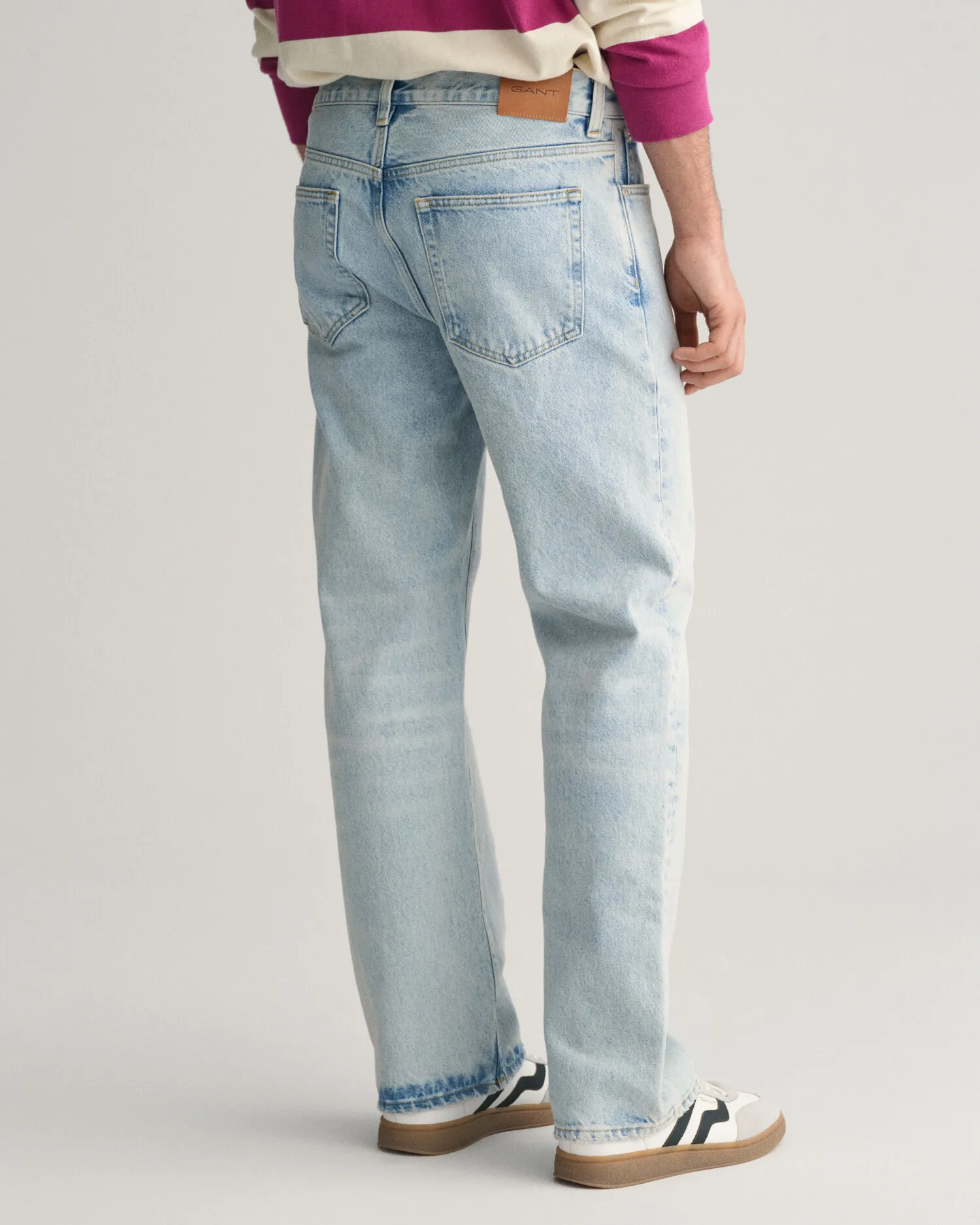 Vaqueros Loose Fit con lavado claro