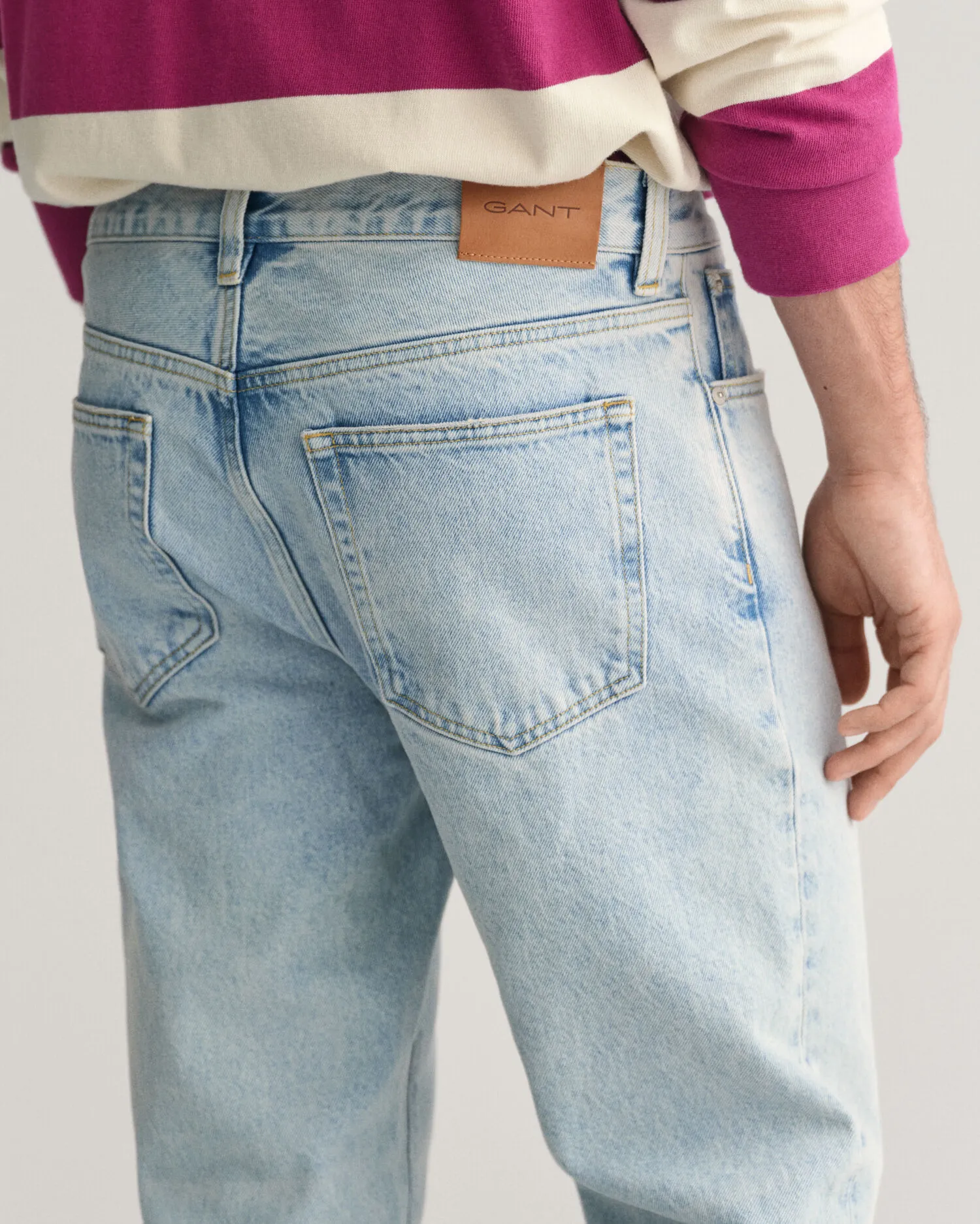 Vaqueros Loose Fit con lavado claro
