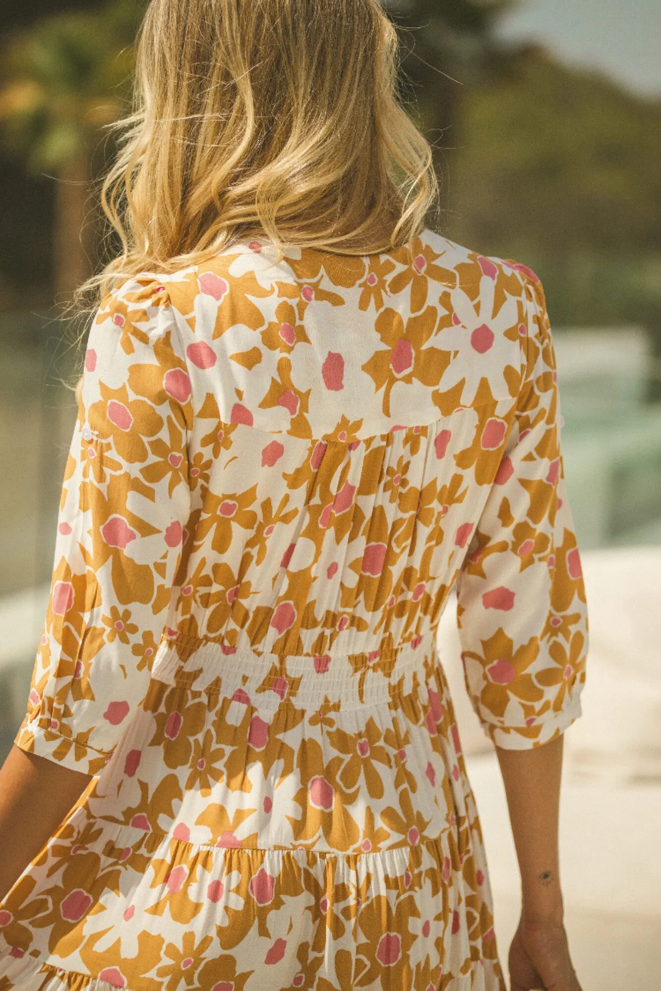 Vestido con escote en V