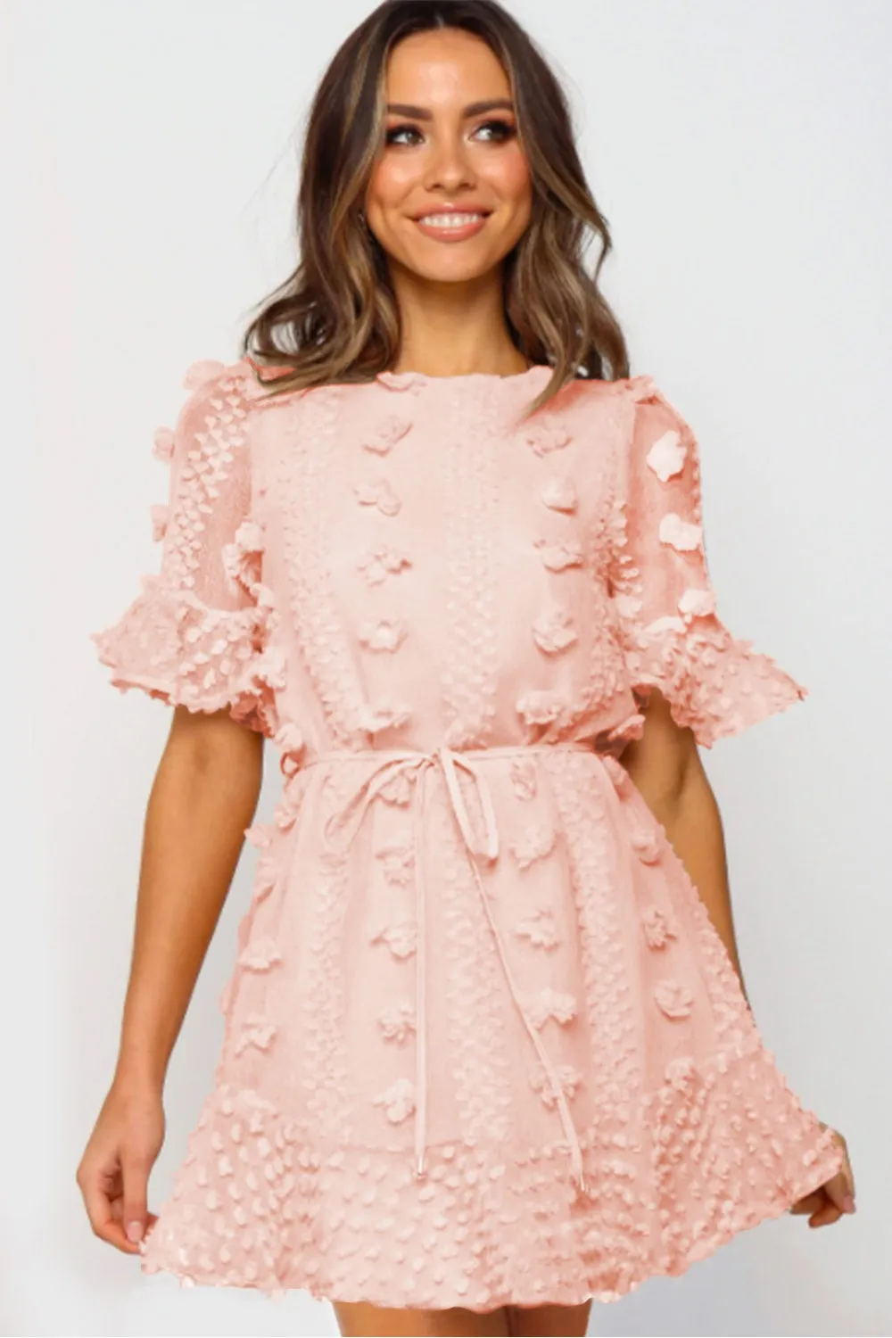 Vestido mini rosa con cuello redondo