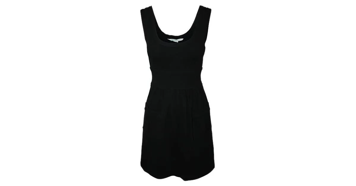 Vestido negro ajustado con bolsillos de Diane Von Furstenberg 