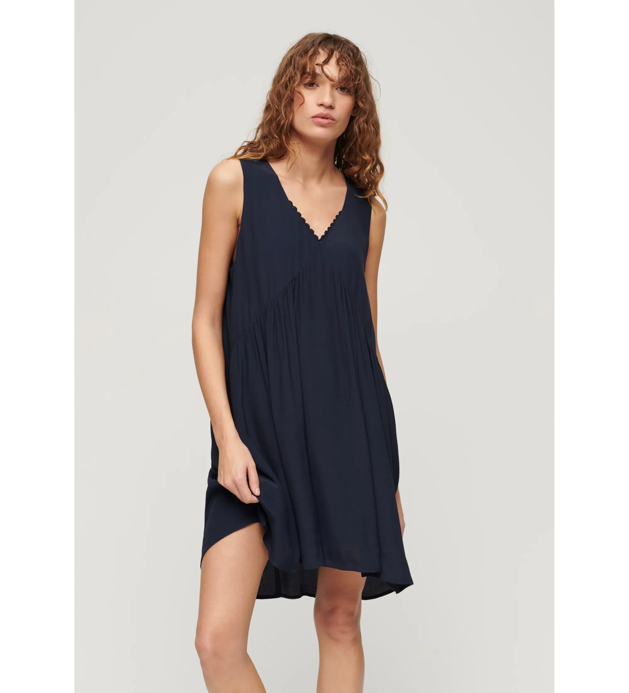 Vestido sin mangas con volumen marino