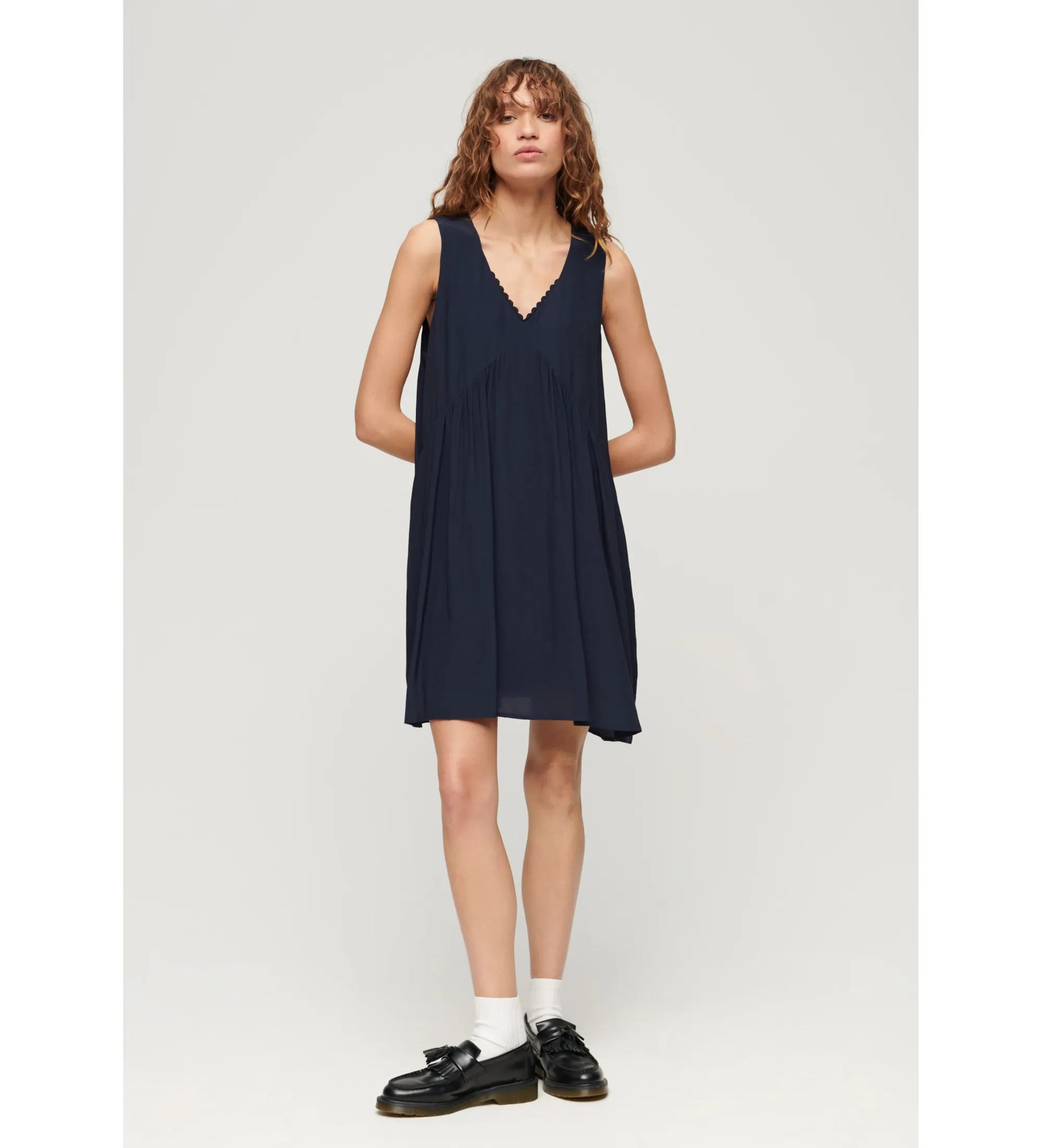 Vestido sin mangas con volumen marino