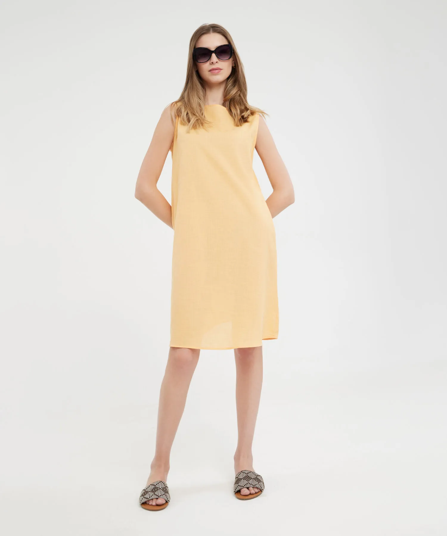 VESTIDO UNICOLOR MANGA SISA CON BOLSILLOS LATERALES