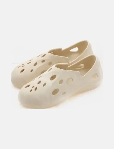 Zara Zapato beige goma troquelado